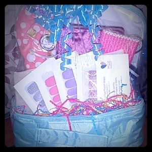 Nail an spa rainbow lunch box gift set